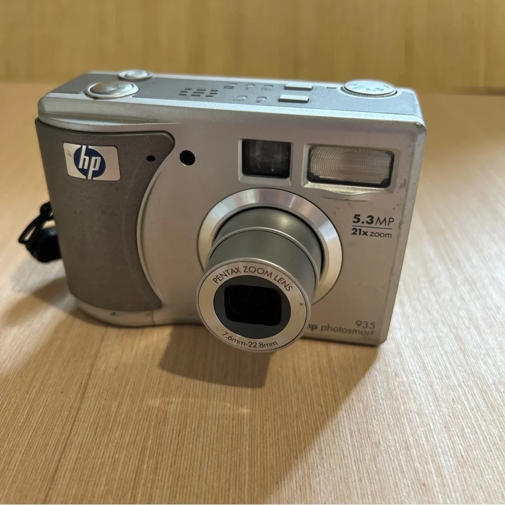 HP Photosmart 8886 Camera Tested w/Docking Station Untested Turns On-Read Below